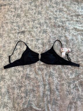 NWT Cupshe Women’s Black Bikini top with Center Ring